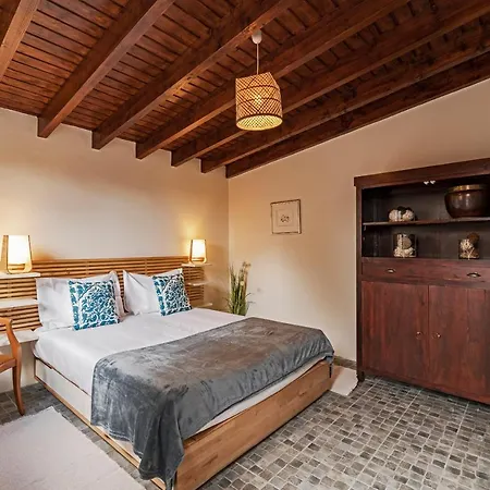 Solar Do Tomas By An Island Apart Chalet *